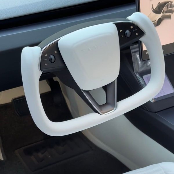 White Ultraleather Yoke Plaid Steering Wheel for Tesla Model 3 Highland / Model Y Juniper / YL